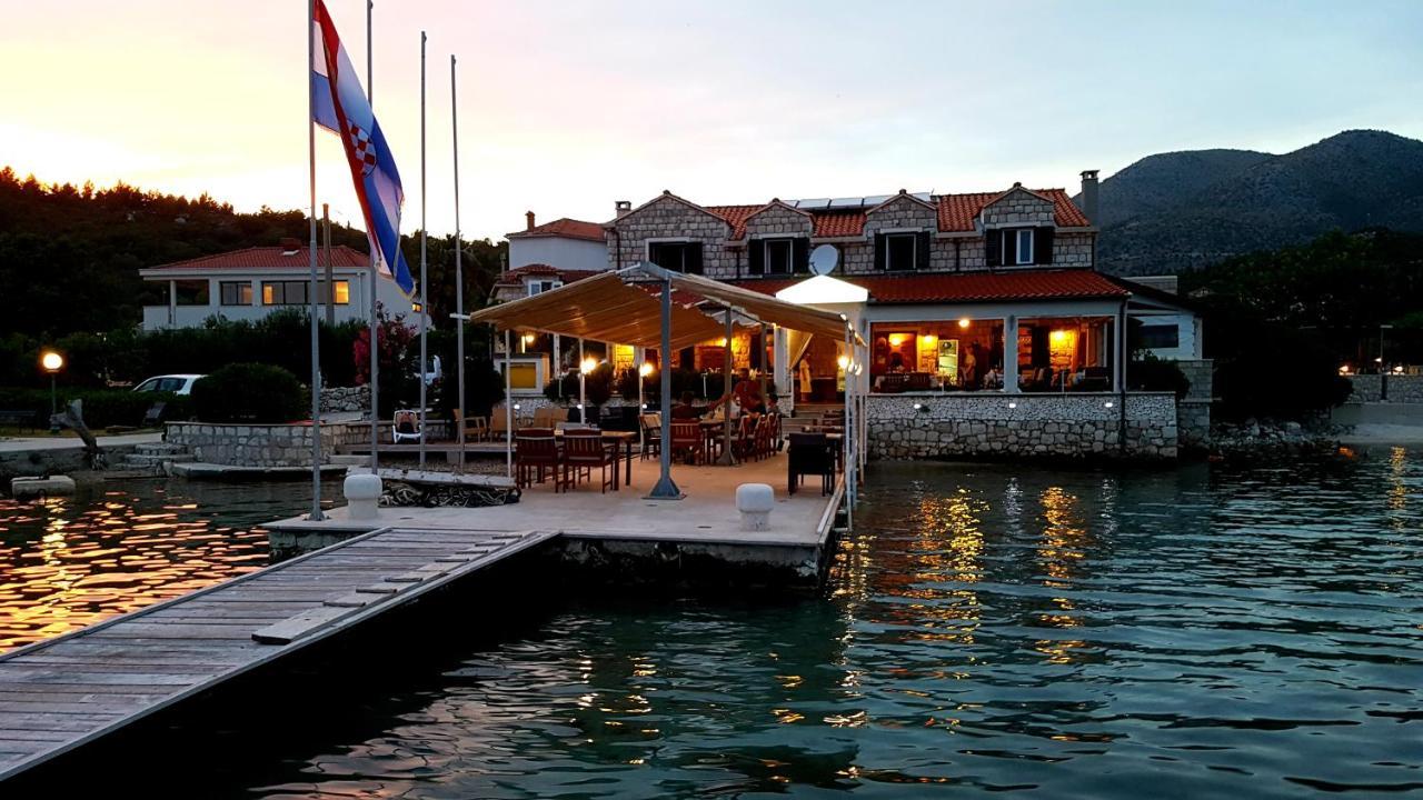 Sweet Village Hotel By The Sea Slano Extérieur photo